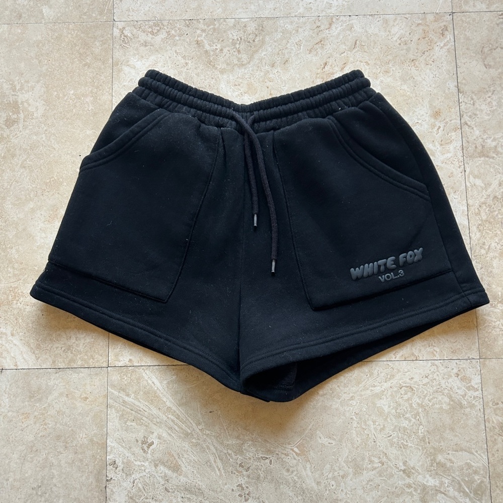 White fox black sweatshirts with pockets